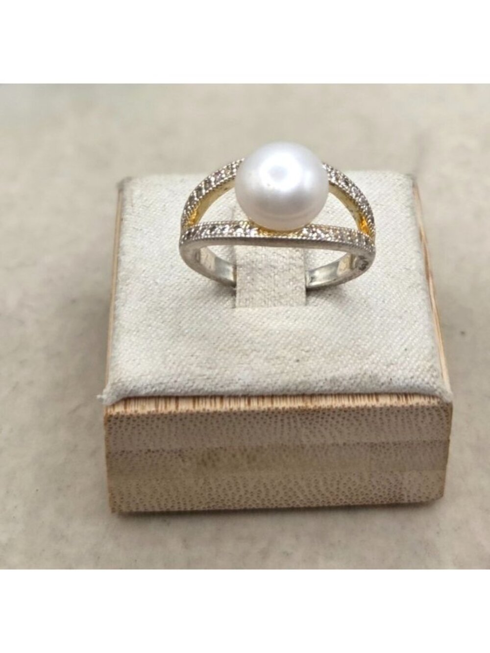 Split Band Faux Pearl & CZ Ring Silver Tone   Gold Accents Size 7